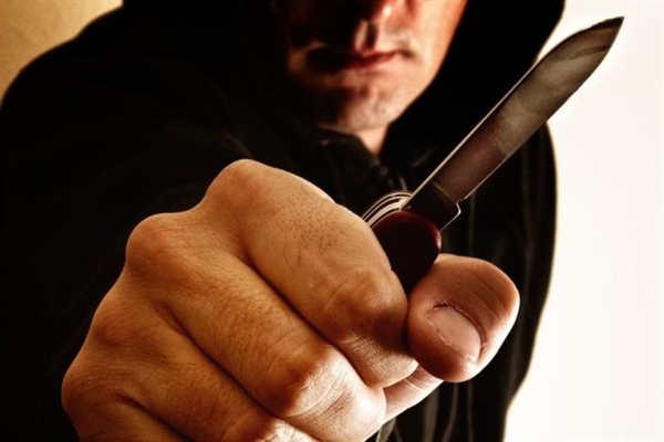 Ульяновец напал с ножом на полицейского