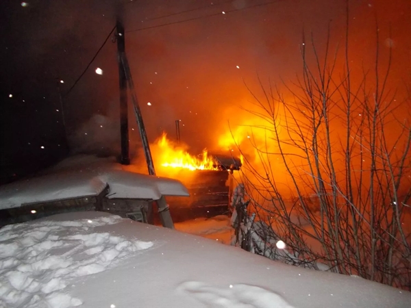 В Радищевском районе загорелся дом. Есть пострадавшие
