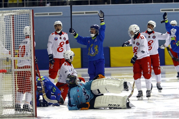Хоккейная «Волга» вышла на «Енисей»