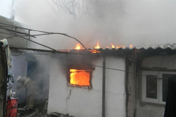 В Сенгилеевском районе сгорели летняя кухня и сарай