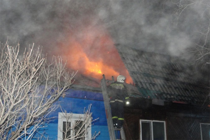 В Димитровграде горел двухквартирный жилой дом