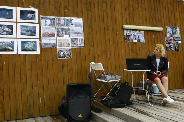 Журналисты «Народной газеты» получили призы фотовыставки «Забор»