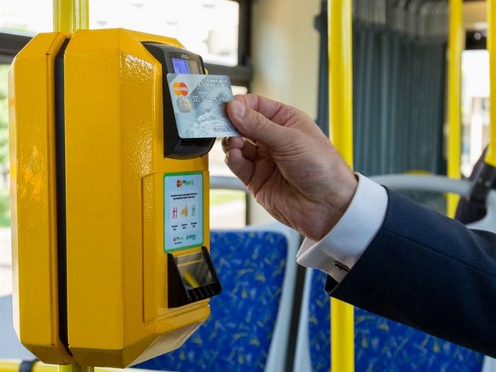 Проезд в общественном транспорте оплатили банковской картой более тысячи ульяновцев