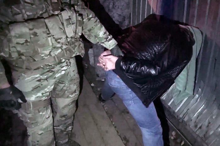 ФСБ накрыла глубоко законспирированную ячейку ИГИЛ* в Москве, планировавшую серию терактов