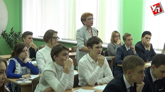 Ульяновские школьники поздравляют учителей с праздником