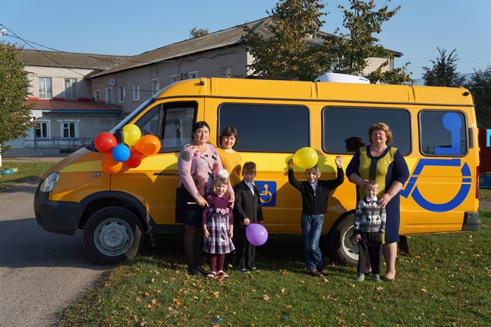 Воспитанникам Майнского детского дома подарили суперавтомобиль