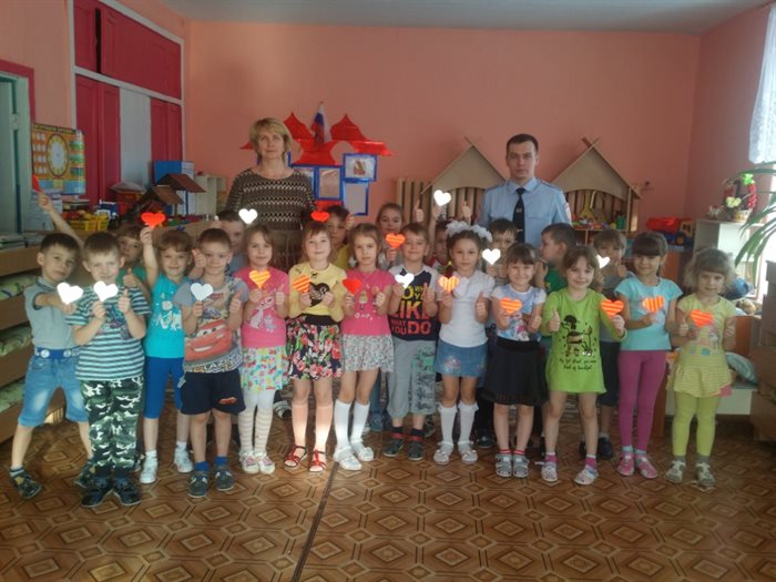 Ульяновские полицейские помогли дошкольникам изготовить дорожные обереги