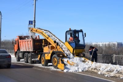 Завтра Ульяновск от снега будут очищать 86 спецмашин