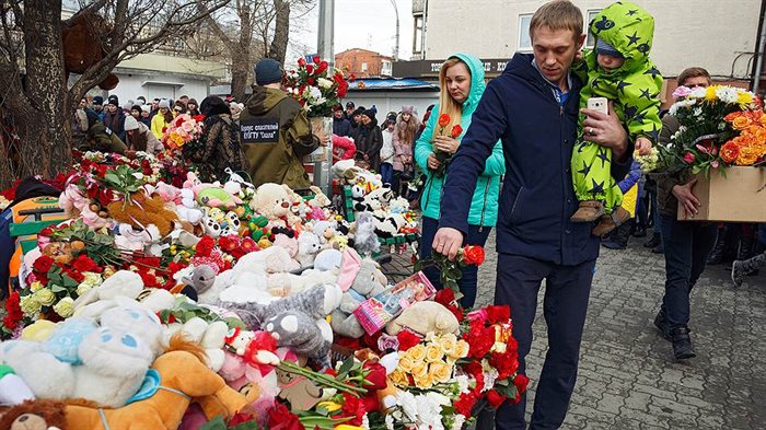В России объявили национальный траур по погибшим в пожаре в Кемерове