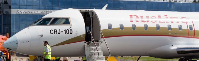 На CRJ-200 ульяновцы будут летать в Северную столицу России по вторникам и четвергам