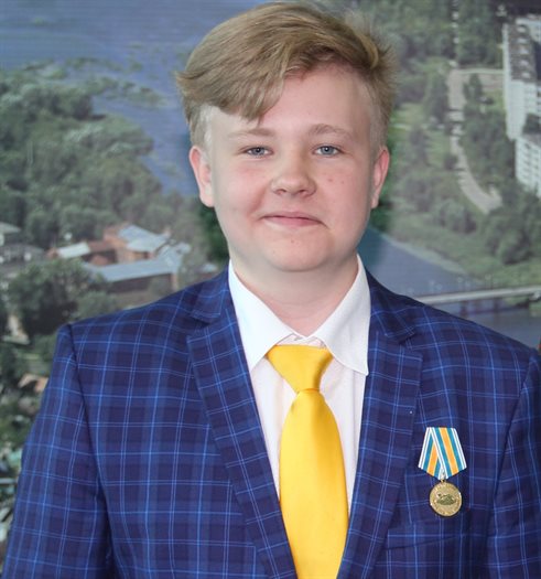 В Ульяновске наградили школьника, который спас тонувшего рыбака