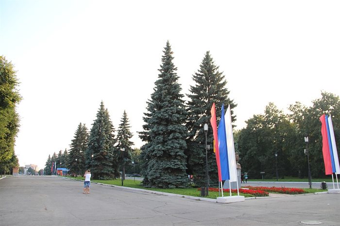 Губернатор поручил запретить движение машин на эспланаде между Соборной площадью и площадью Ленина
