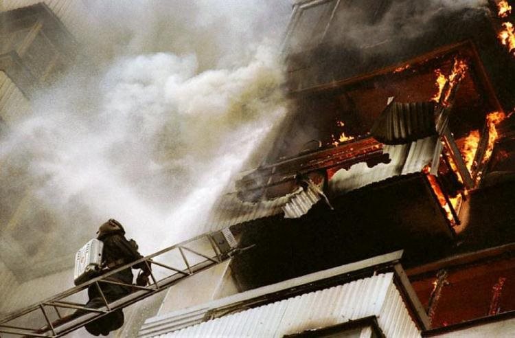 В Ульяновске сотрудники МЧС спасли мужчину с горящего балкона