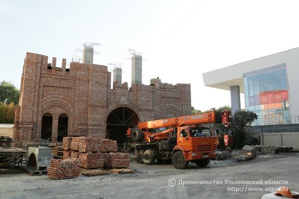 Строительство надвратного храма продолжается на территории Спасского женского монастыря