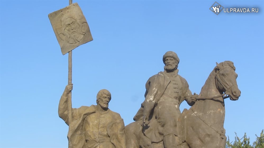 Запоздал и прибыл разобранным. Как в Ульяновске открывали памятник Богдану Хитрово