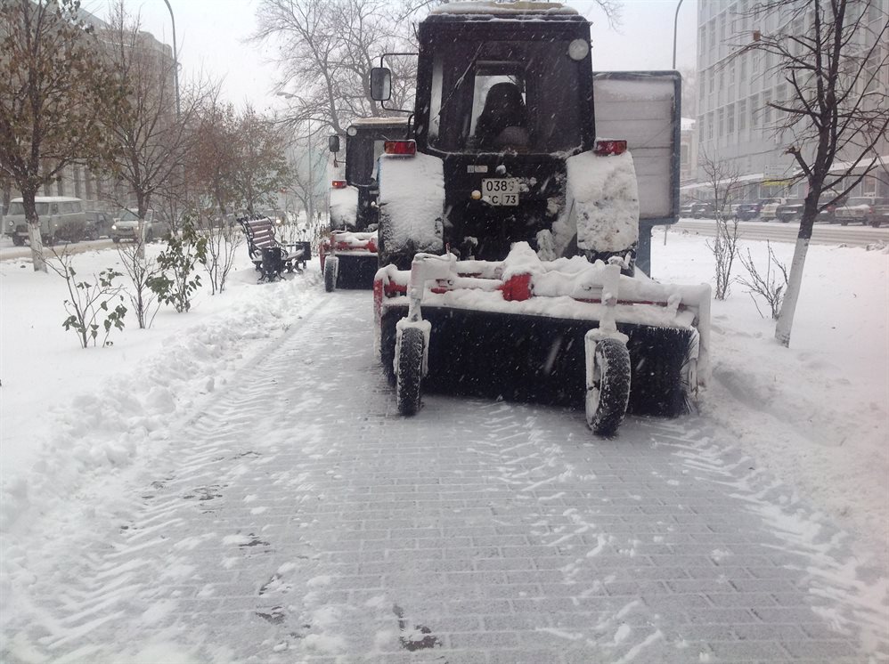 Почти 100 тракторов будут очищать Ульяновск от снега зимой