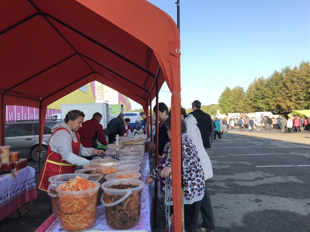 Ульяновцы скупают продукты на ярмарке в Засвияжье