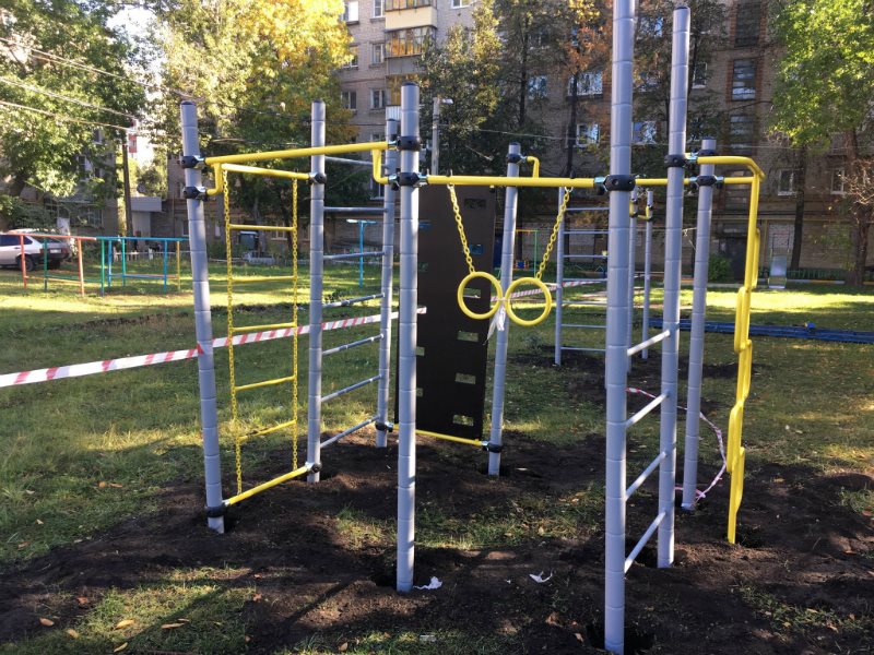 Новые спортплощадки устанавливают во дворах Ульяновска