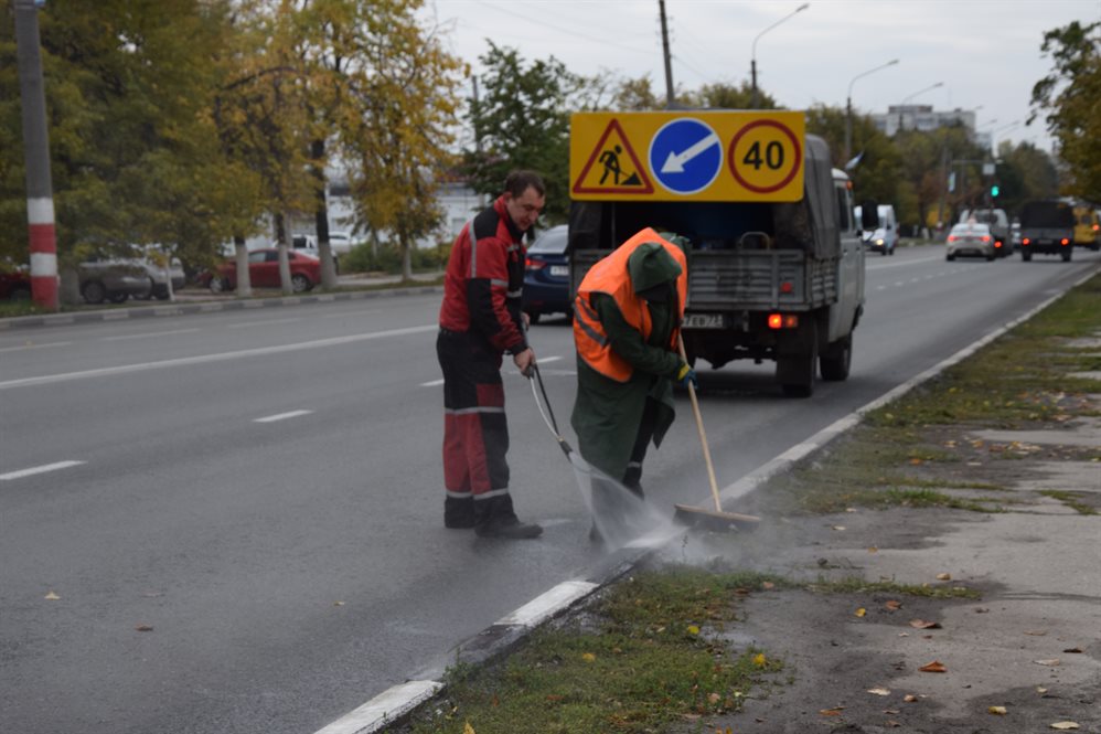 Благоустройство дорог и тротуаров продолжают в Ульяновске