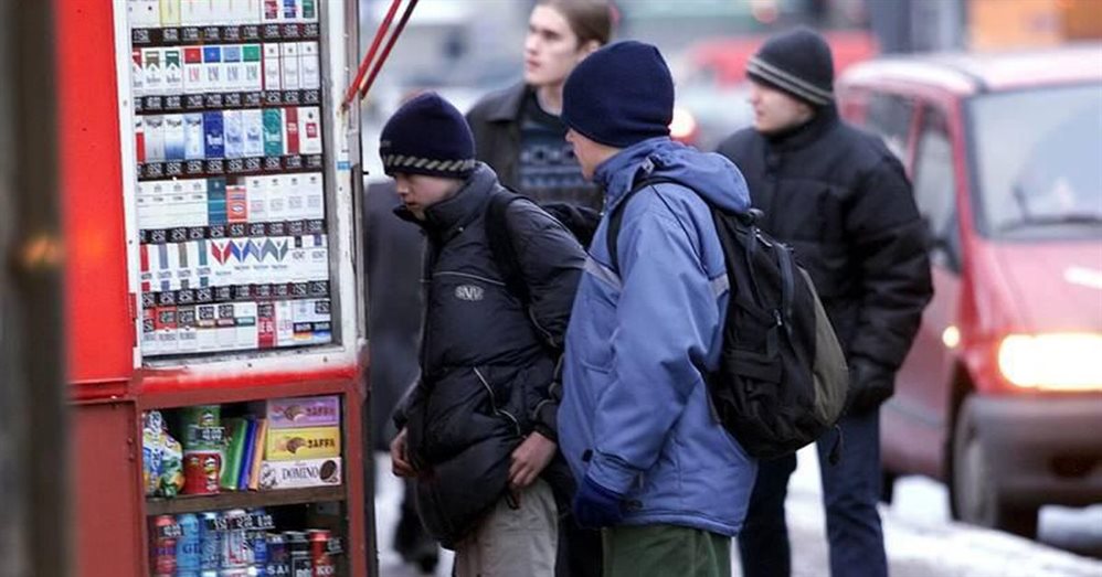 Вне закона. В 375 магазинах Ульяновска продают сигареты подросткам