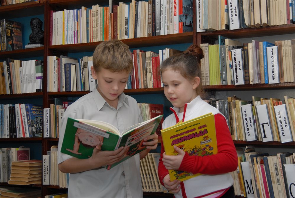 В Ульяновске школьные каникулы начнутся с «Поющей Россией» и завершатся ремонтом книг