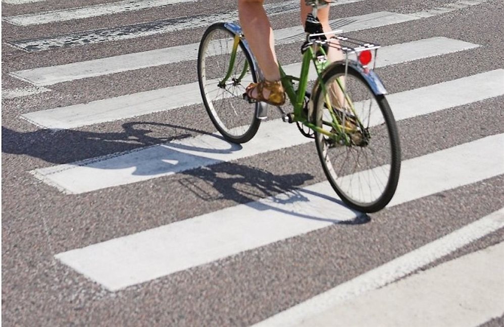 Автоинспекторы и активисты напомнили юным велосипедистам о безопасности
