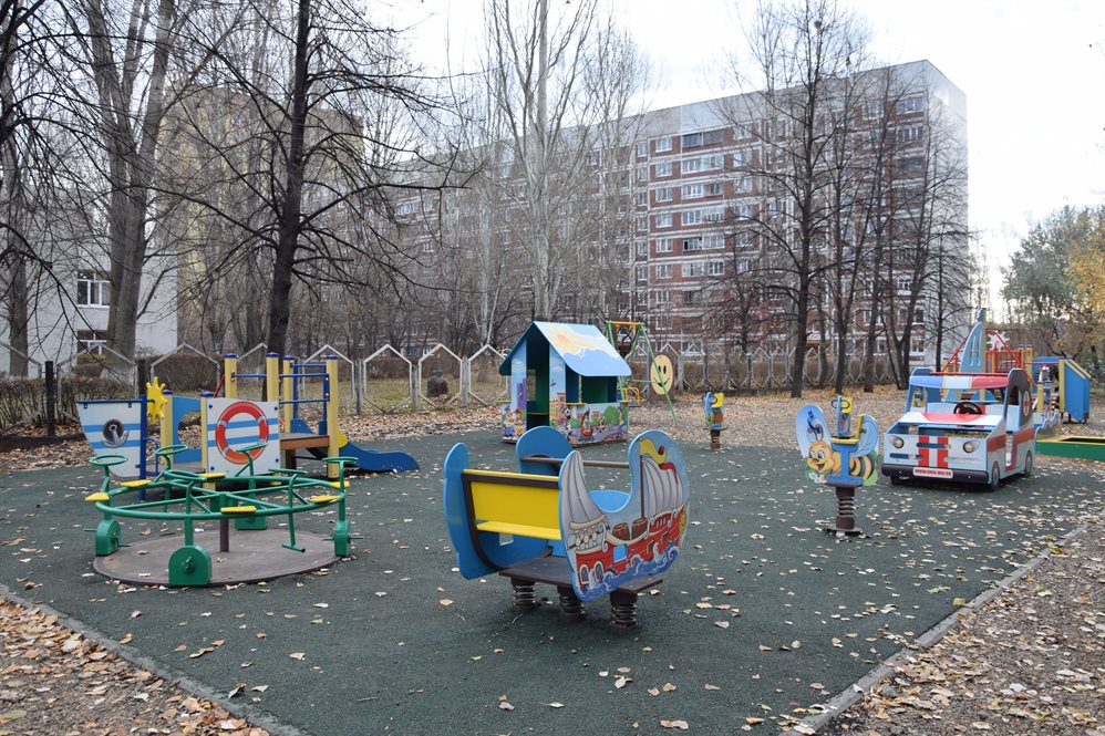 Во дворах Ульяновска завершается установка детских игровых площадок