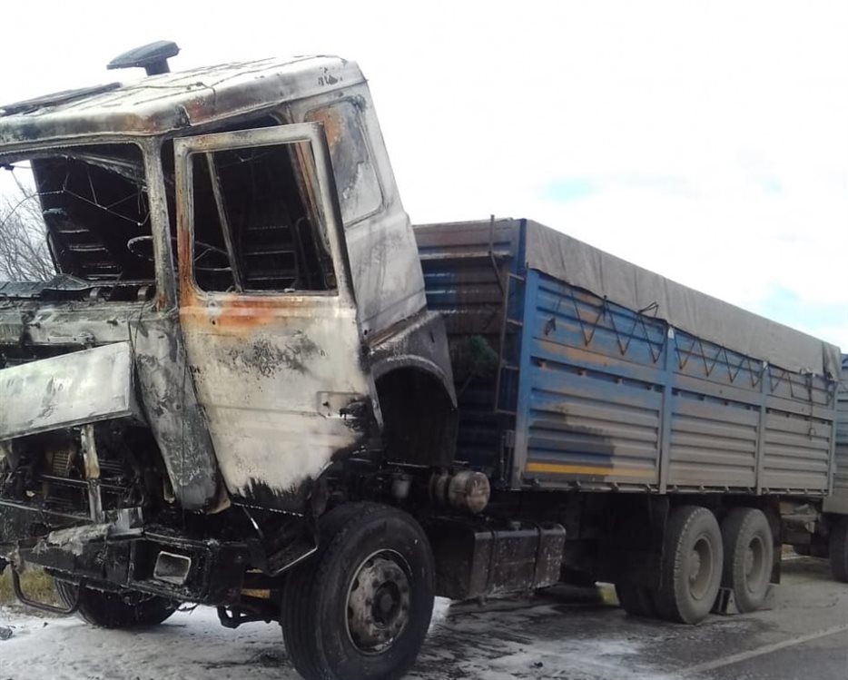 В Старокулаткинском районе прямо на ходу загорелся грузовик