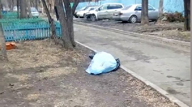В Димитровграде у школы найдено тело 55-летнего мужчины