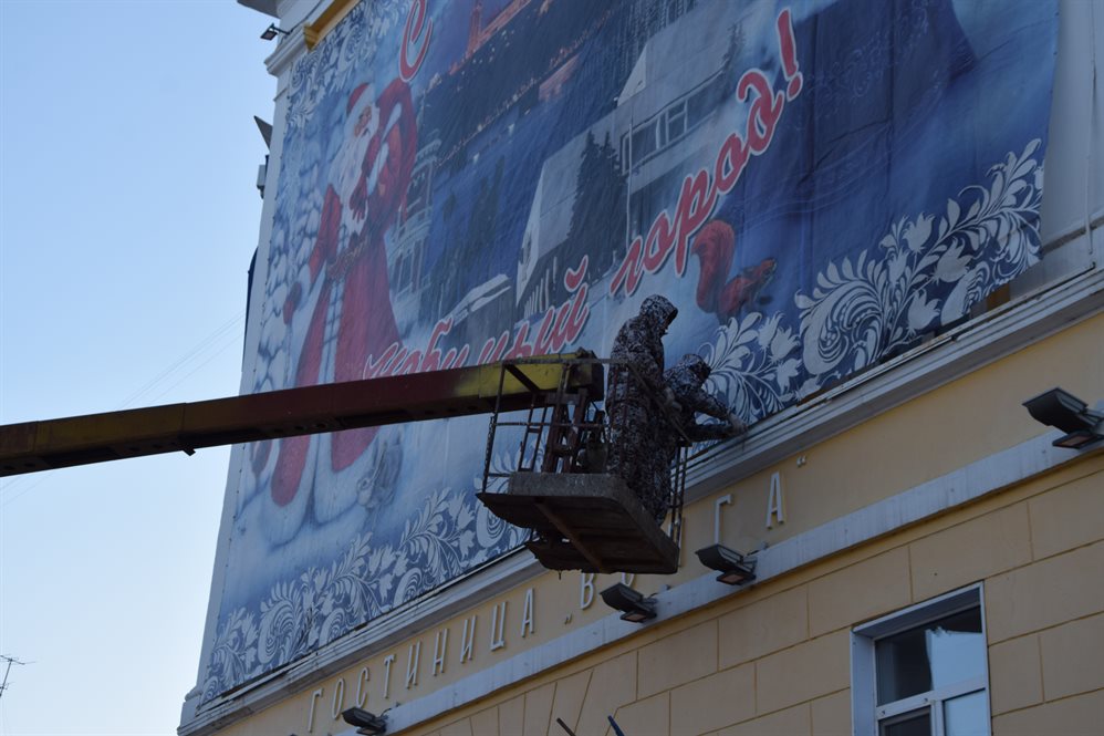 В Ульяновске начали украшать улицы к Новому году