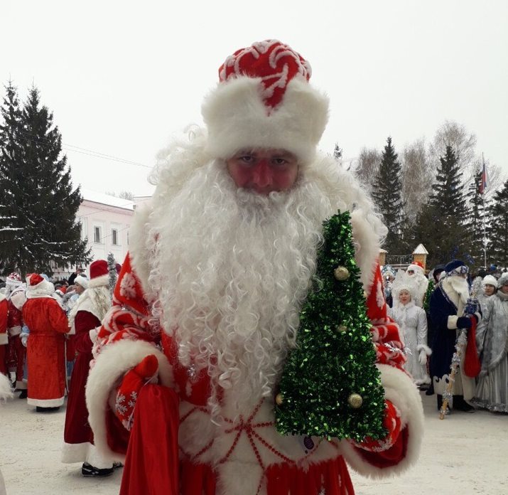 В Ульяновске живет и учит детей обороне самый высокий Дед Мороз-кикбоксер