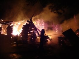 В Майнском районе пожар тушили три спецрасчета МЧС