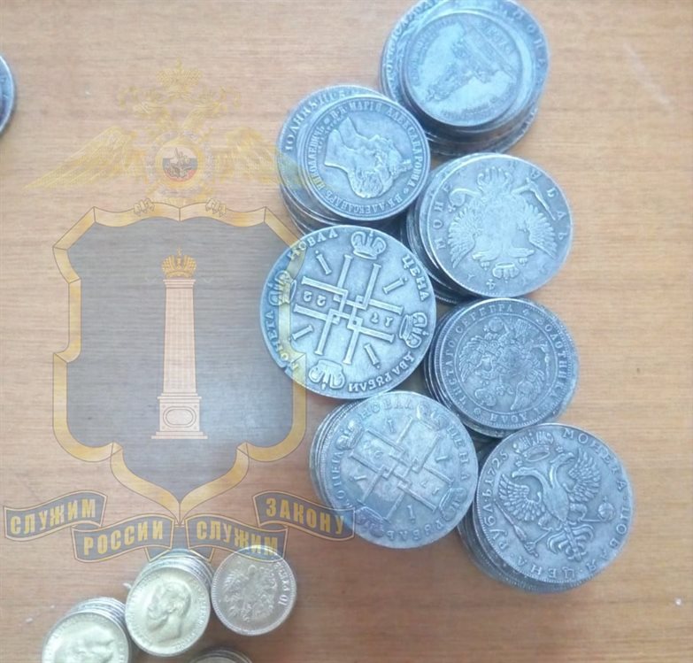В Ульяновске задержали мошенников, которые продавали «старинные царские монеты»