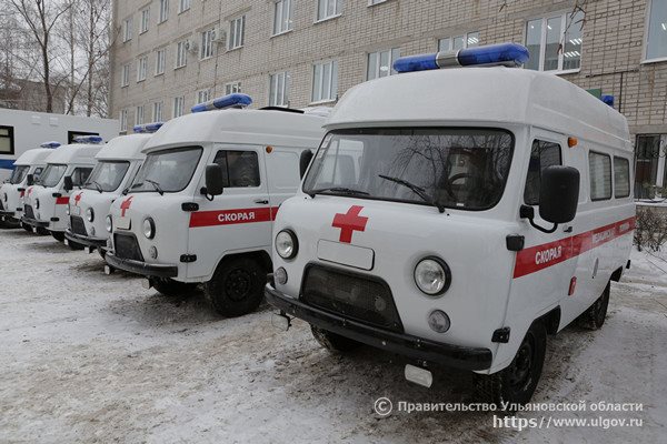 Пять новых автомобилей скорой помощи и два мобильных ФАПа поступят в больницы региона