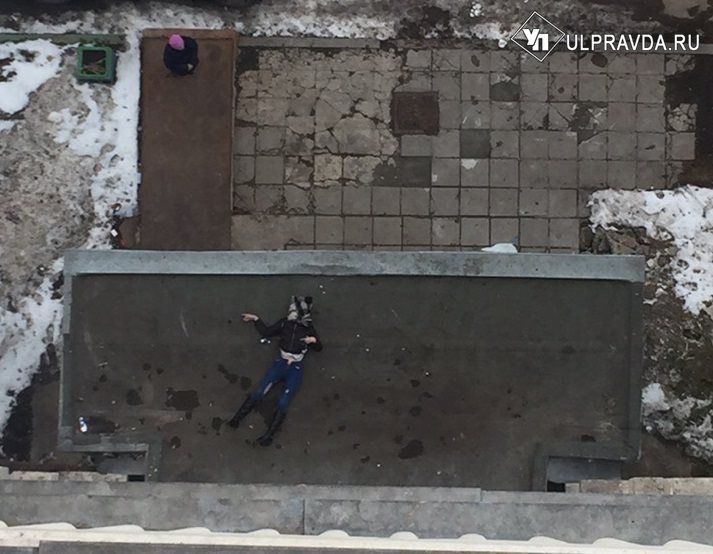 Сегодня в Ульяновске на козырьке многоэтажки найдена мертвая женщина