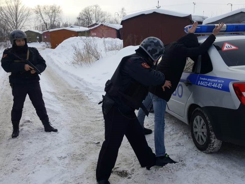 В Ульяновске у двоих мужчин изъяли наркотики