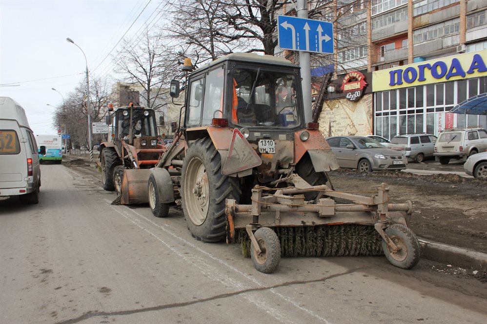 Улицы Ульяновска очищают от грязи