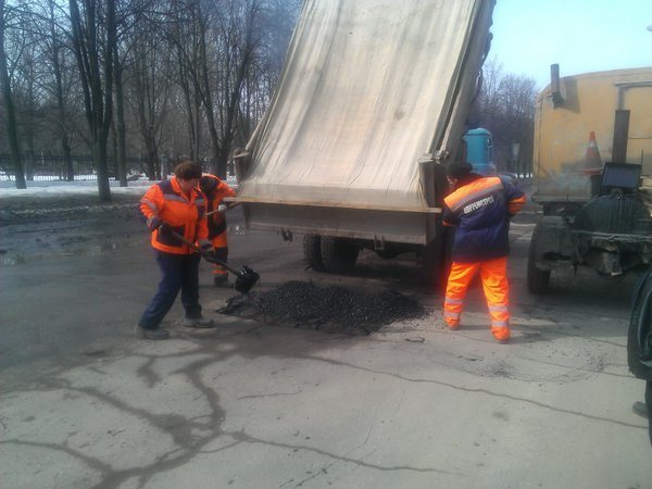В Ульяновске приступают к ремонту дорог горячим асфальтом