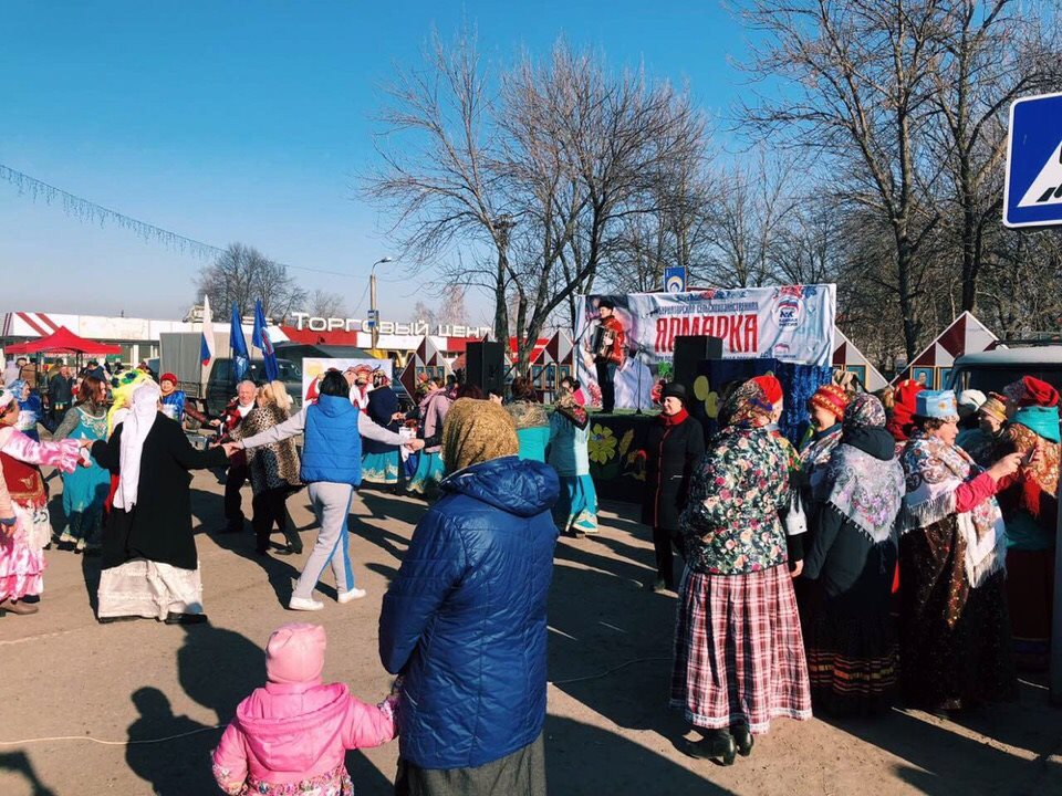 Более четырех тысяч человек посетили губернаторские ярмарки в Чердаклах и Ишеевке