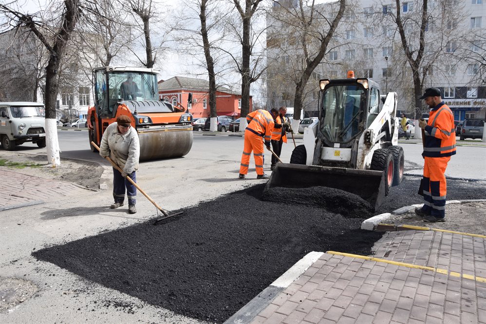 На двадцати двух улицах Ульяновска ремонтируют дороги