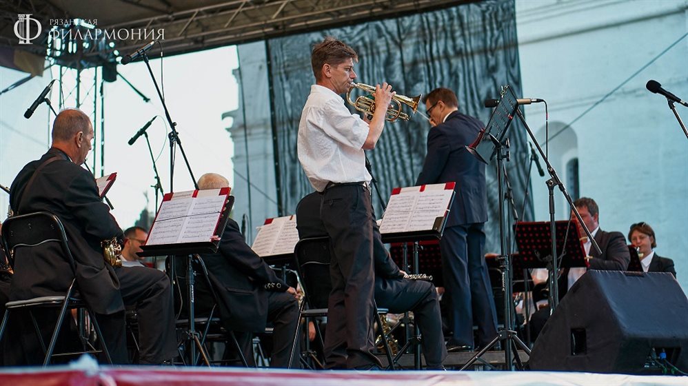 Ульяновский духовой оркестр «Держава» исполнил песни Адель и «Queen» в Рязанском кремле