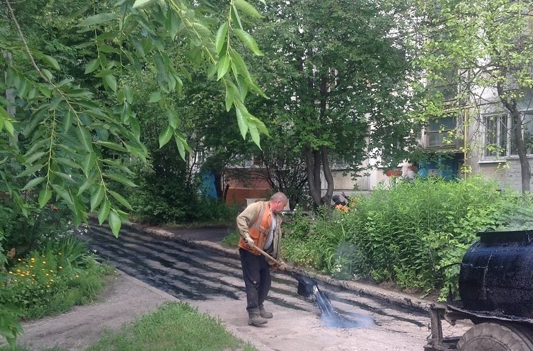 В 24 дворах Ульяновска отремонтировали дорожное полотно