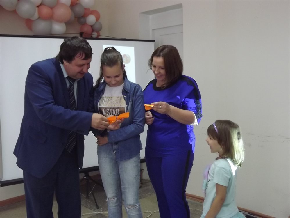 Достойный пример. Чиновник и многодетный отец из Ульяновского района получил награду года