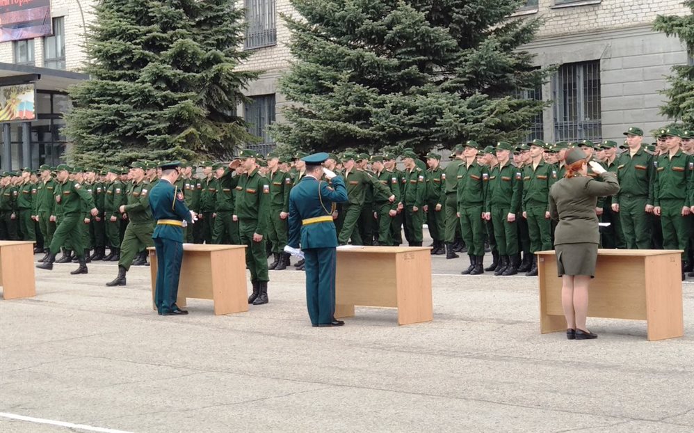 Сергей Морозов поздравил курсантов-связистов с принятием военной присяги
