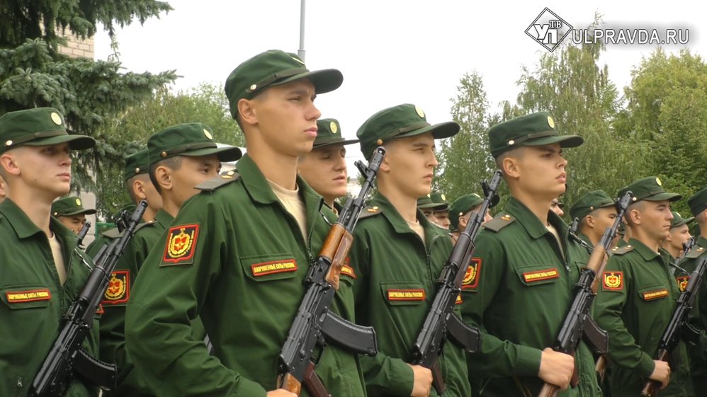 На верность Родине. Более 700 курсантов приняли присягу в Ульяновске