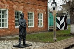 Экскурсия по Ульяновску: в поисках фигурок из прошлого