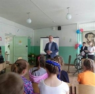 Сергей Морозов в Жадовке обсудил организацию летнего отдыха для детей с учителями и родителями
