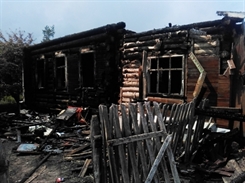  Неизвестные спалили дотла подворье в Новоульяновске