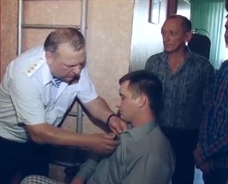 Десант своих не бросает: Владимир Шаманов посетил ветерана-десантника (Видео)
