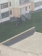 На улице Скочилова прямо под окнами лежит труп